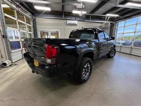 Used 2018 Toyota Tacoma TRD Off-Road w/ Technology Package AWD/4WD image 5