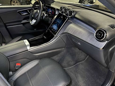 Used 2025 Mercedes-Benz GLC 300 4MATIC image 11