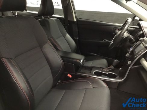 Used 2017 Toyota Camry SE w/ Moonroof Package image 35