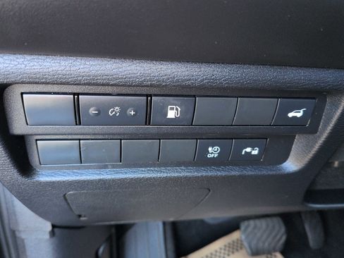 Used 2024 Mitsubishi Outlander SE image 17