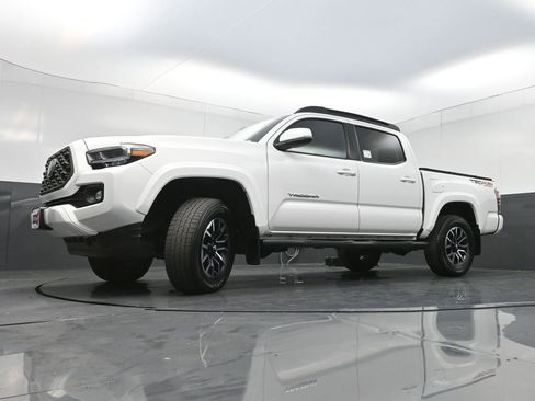 Used 2022 Toyota Tacoma TRD Sport w/ Technology Package AWD/4WD image 26
