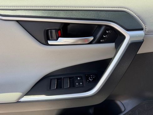 Used 2023 Toyota RAV4 Limited image 37