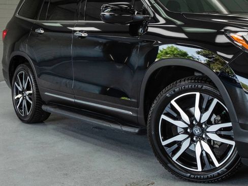 Used 2019 Honda Pilot Touring image 8