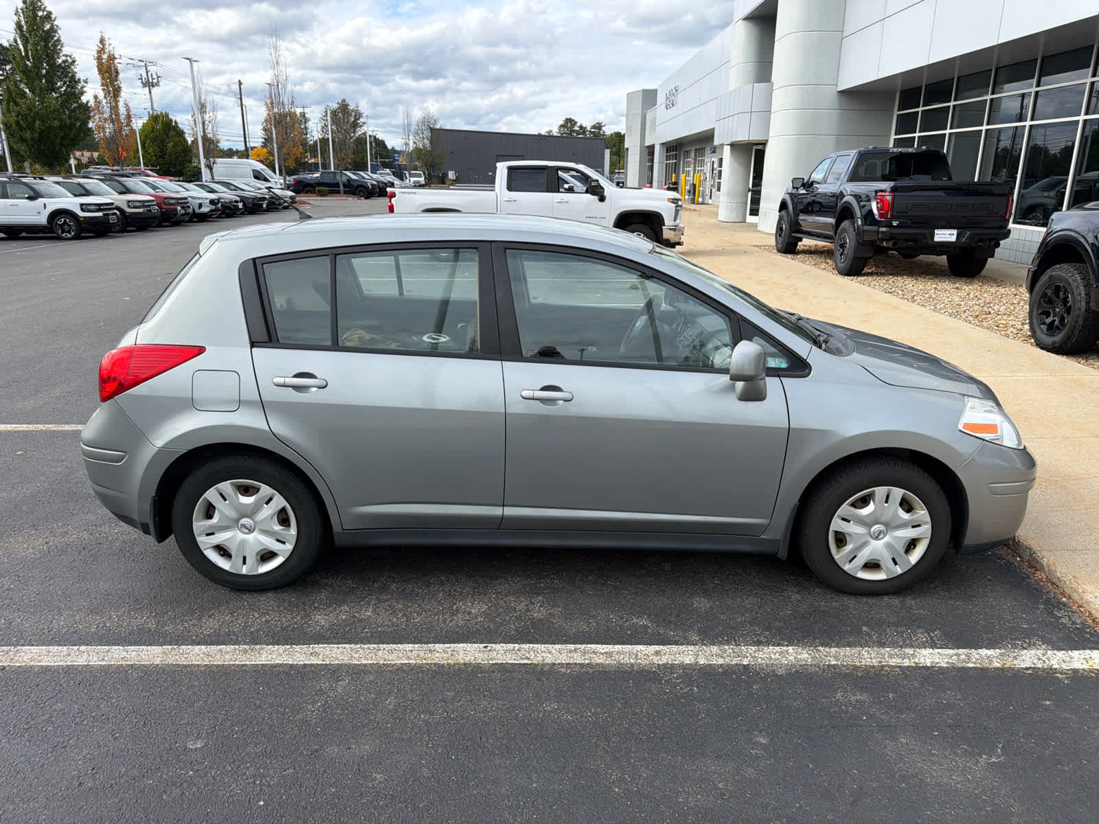 Used 2011 Nissan Versa 1.8 S w/ Plus Pkg FWD image 4