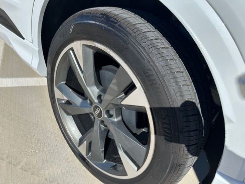 Used 2024 Audi Q4 e-tron Premium Plus w/ Premium Plus image 5