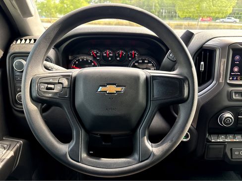 Used 2023 Chevrolet Silverado 1500 Custom image 9