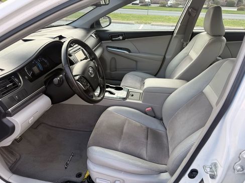 Used 2012 Toyota Camry XLE w/ Leather Pkg image 10