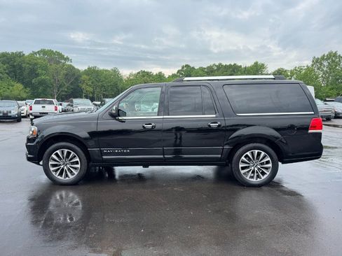 Used 2017 Lincoln Navigator L Select AWD/4WD image 2