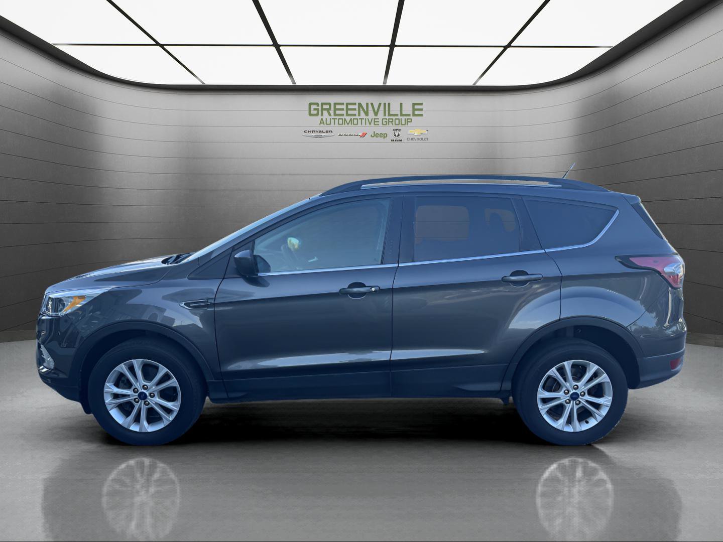 Used 2018 Ford Escape SE w/ Ford Safe & Smart Package AWD/4WD image 2