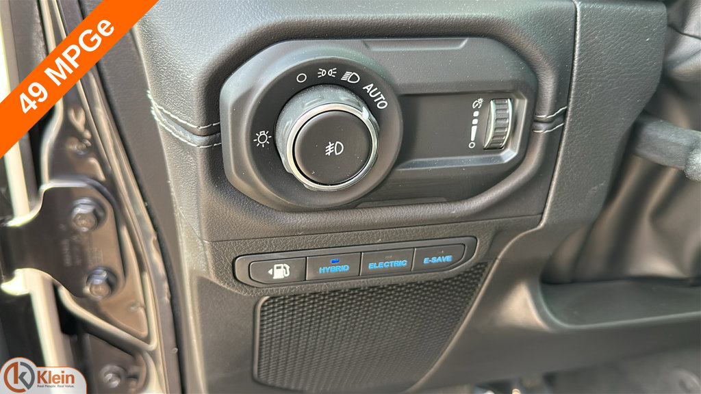 Used 2025 Jeep Wrangler Unlimited Sahara AWD/4WD image 17