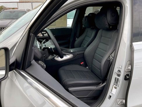 New 2026 Mercedes-Benz GLS 450 4MATIC image 9