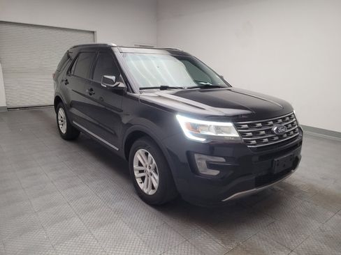Used 2017 Ford Explorer XLT w/ Equipment Group 202A FWD image 13