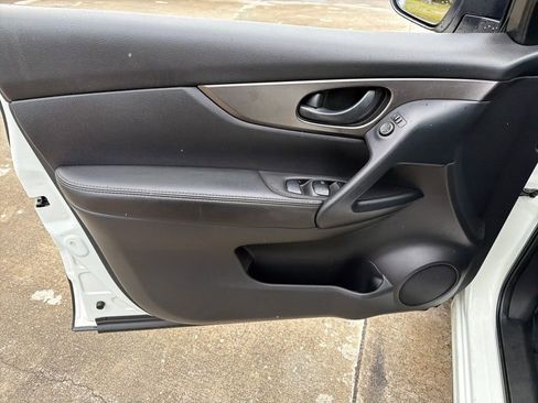 Used 2021 Nissan Rogue Sport S image 15