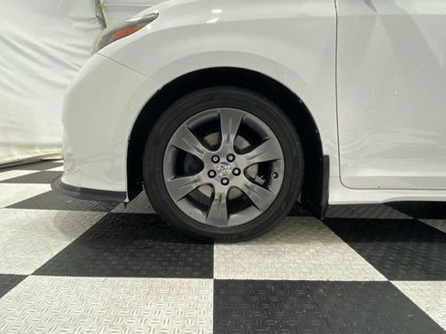 Used 2015 Toyota Sienna SE image 8