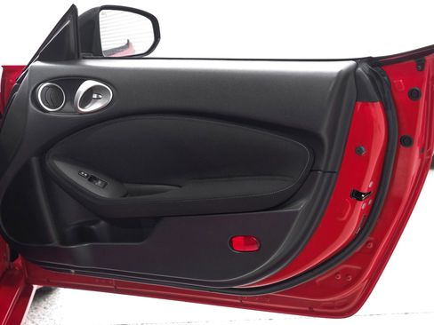 Used 2011 Nissan 370Z Coupe image 35