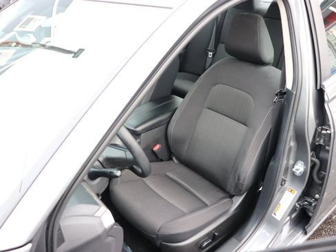 Used 2025 Nissan Altima 2.5 SV image 11