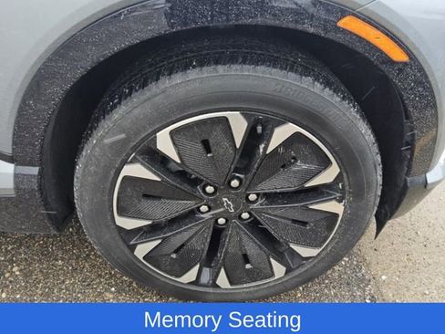 Certified 2025 Chevrolet Blazer EV RS image 14