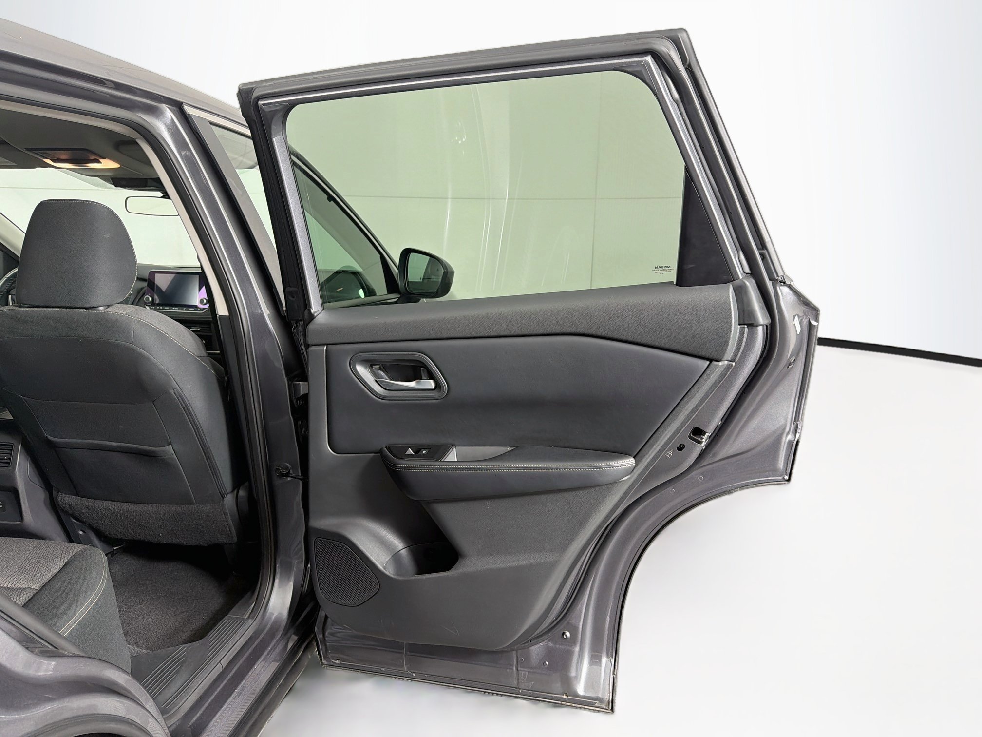 Used 2025 Nissan Rogue SV FWD image 30
