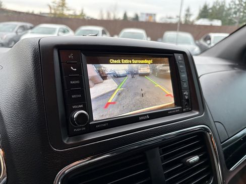 Used 2017 Dodge Grand Caravan SXT image 30