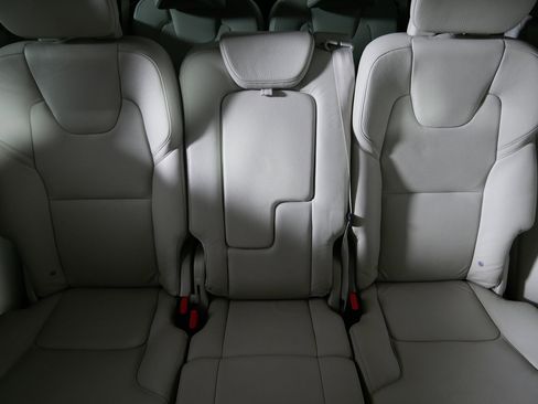 Used 2020 Volvo XC90 T6 Momentum image 13