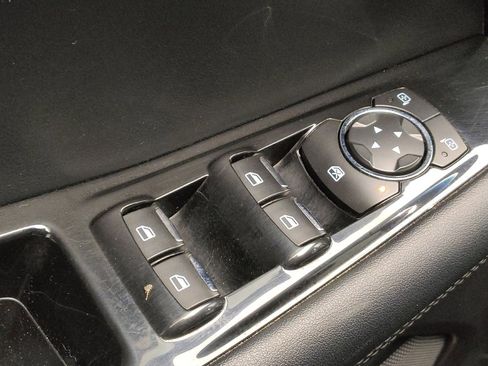 Used 2020 Ford Edge SEL image 27