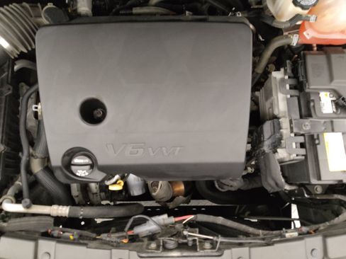 Used 2020 Chevrolet Traverse LT FWD image 30