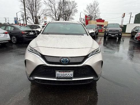 Used 2021 Toyota Venza XLE w/ Carpet Mat Package (TMS) image 8