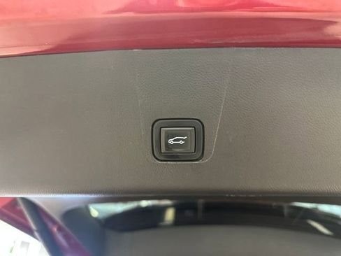 Used 2021 Chevrolet Traverse LT FWD image 28
