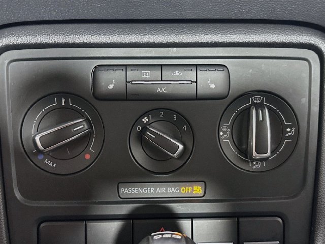 Used 2013 Volkswagen Beetle TDI FWD image 14