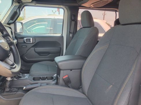 Used 2025 Jeep Wrangler Sport AWD/4WD image 6