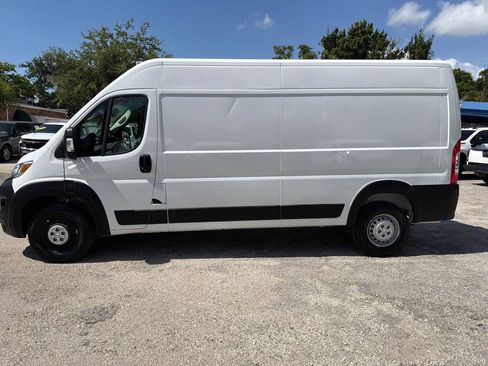 Used 2025 RAM ProMaster 2500 w/ Convenience Group FWD image 3