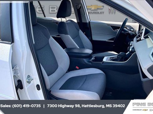 Used 2023 Toyota RAV4 XLE w/ Convenience Package FWD image 6