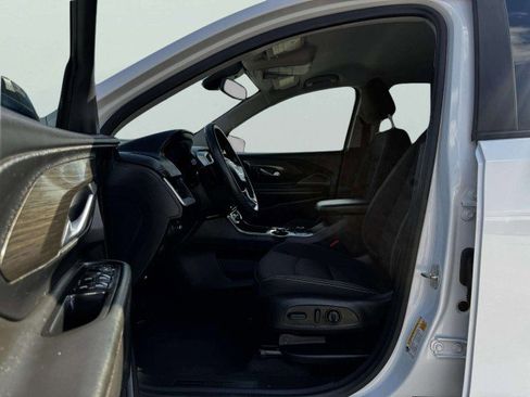 Used 2023 GMC Terrain SLE w/ Driver Convenience Package image 20