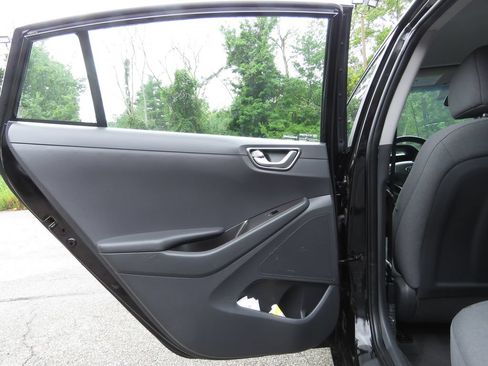 Used 2021 Hyundai Ioniq SE FWD image 17