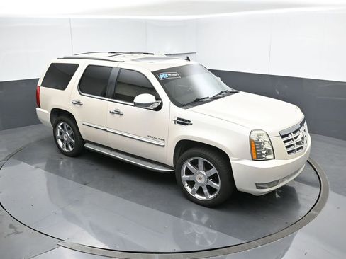 Used 2013 Cadillac Escalade Luxury image 49