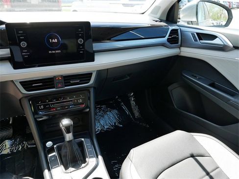 New 2025 Volkswagen Taos SEL image 10