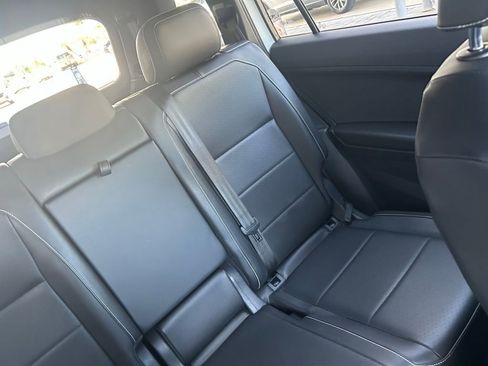 Used 2021 Volkswagen Tiguan SE R-Line image 14