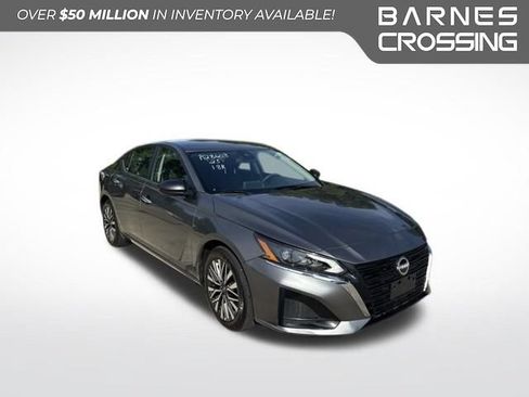 Used 2025 Nissan Altima 2.5 SV FWD image 1