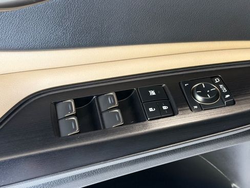 Used 2021 Lexus ES 300h w/ Premium Package FWD image 13