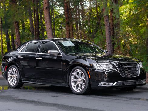 Used 2016 Chrysler 300 C Platinum RWD image 47