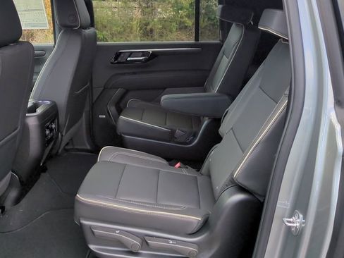 New 2026 Chevrolet Suburban Premier RWD image 13