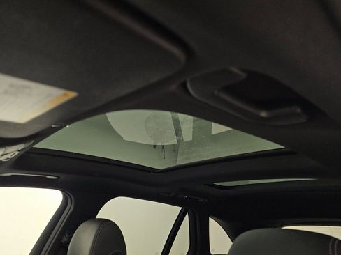 Used 2021 Mercedes-Benz GLC 300 4MATIC w/ Premium Package image 8