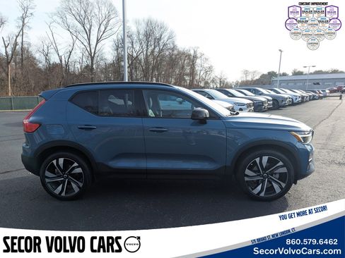 Certified 2023 Volvo XC40 B5 Ultimate w/ Protection Package Premier image 4