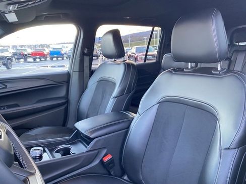 Used 2023 Jeep Grand Cherokee L Altitude image 14