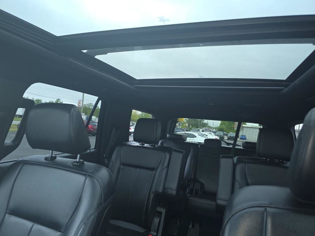 Used 2021 Ford Expedition XLT AWD/4WD image 32