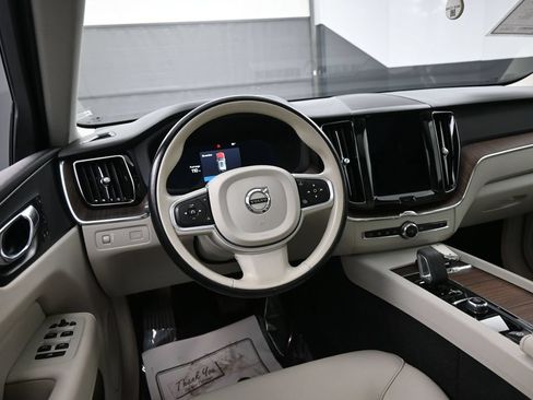 Used 2022 Volvo XC60 B5 Momentum w/ Protection Package Premier AWD/4WD image 24