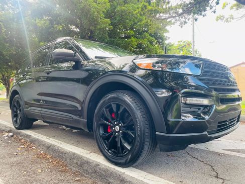 Used 2022 Ford Explorer XLT w/ Equipment Group 202A image 7