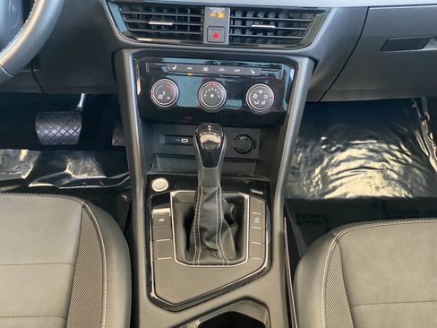 Certified 2023 Volkswagen Taos SE w/ Panoramic Sunroof Package FWD image 8