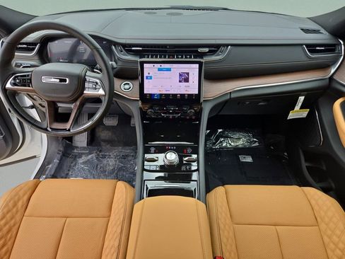 New 2025 Jeep Grand Cherokee Summit w/ MOPAR Finishing Package image 18