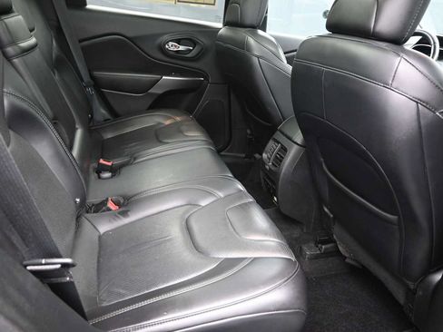 Used 2019 Jeep Cherokee Limited AWD/4WD image 18